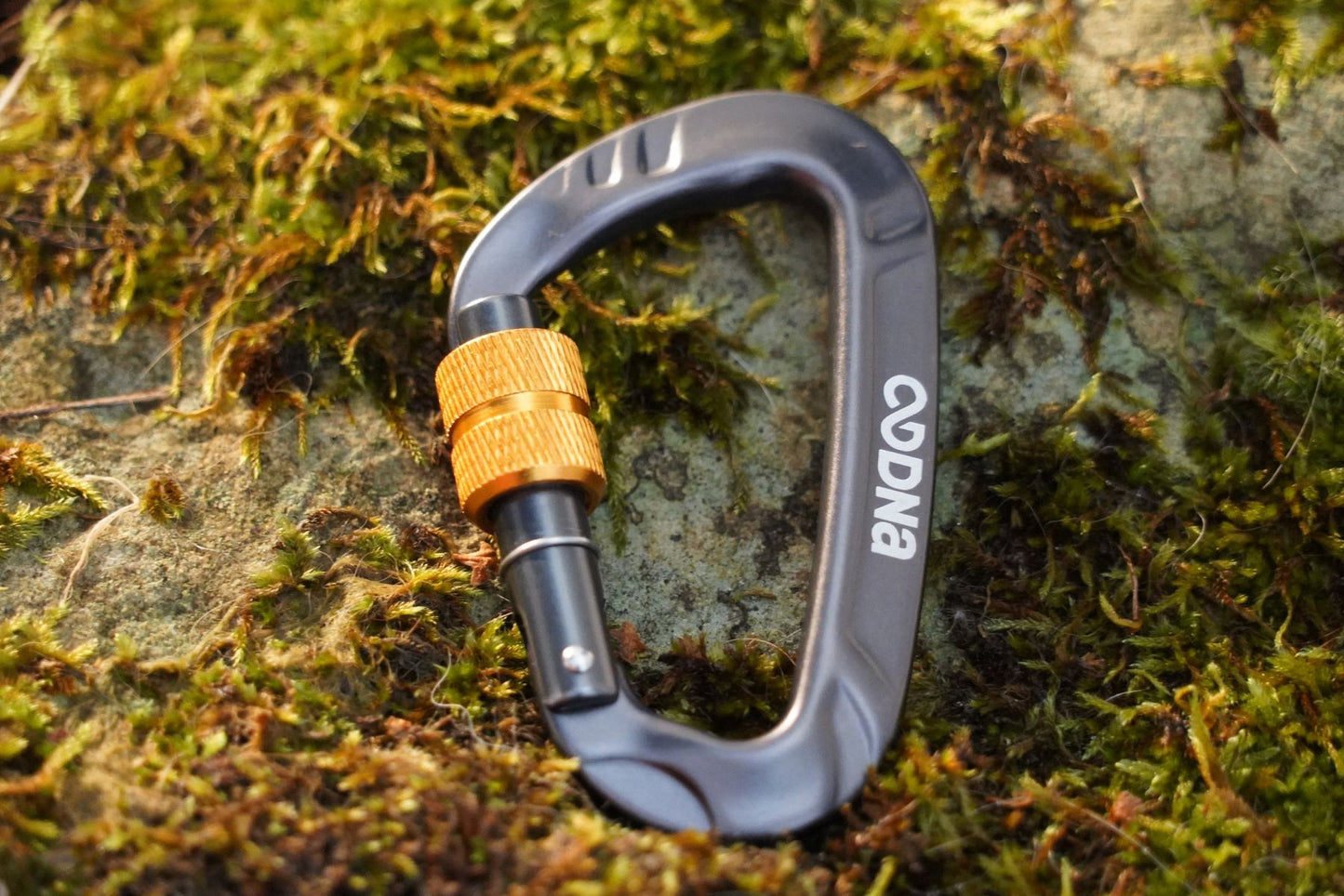 DNA - Lockable Carabiner