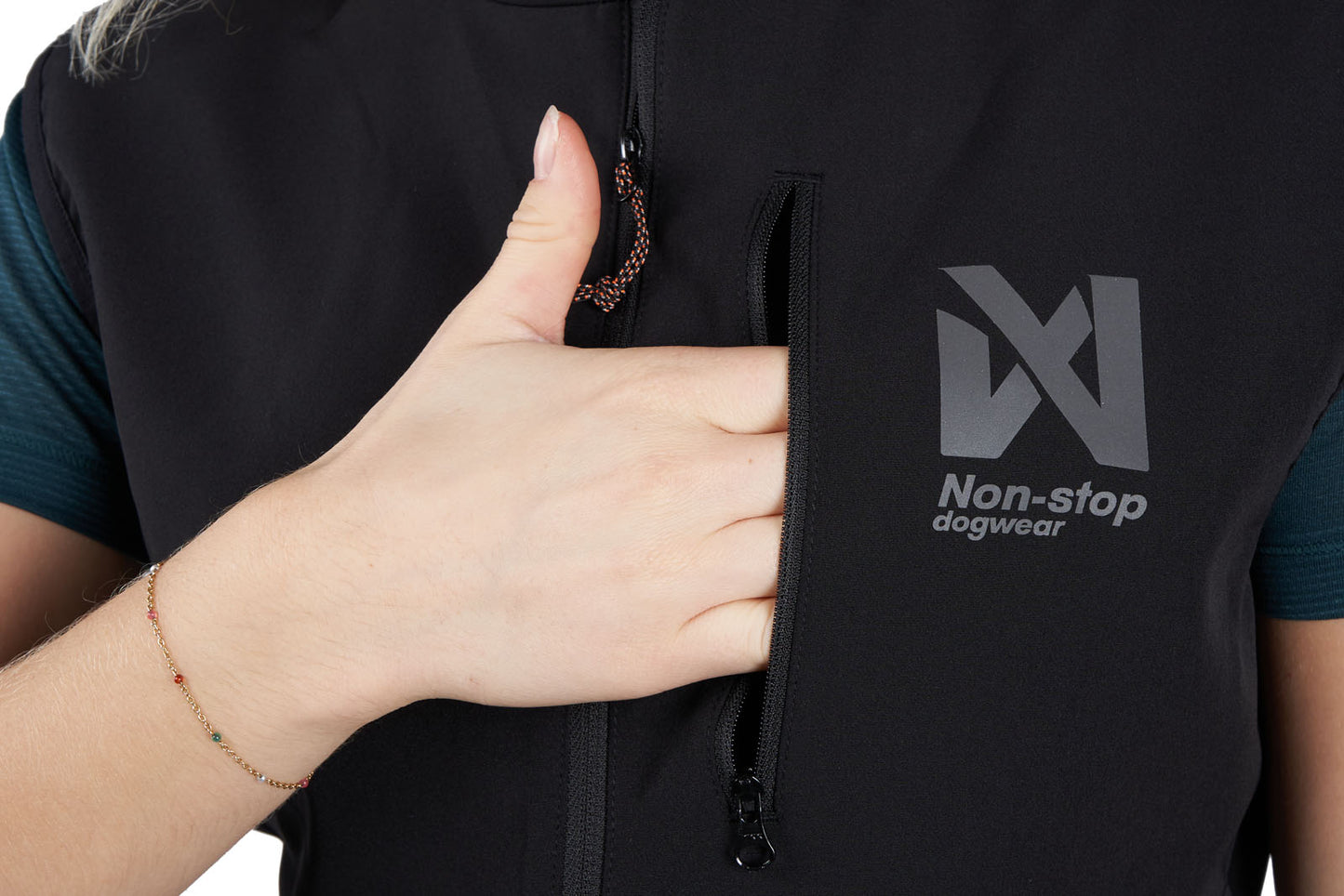 Person wearing an Obedience Vest Light, holding their hand in the front pocket.